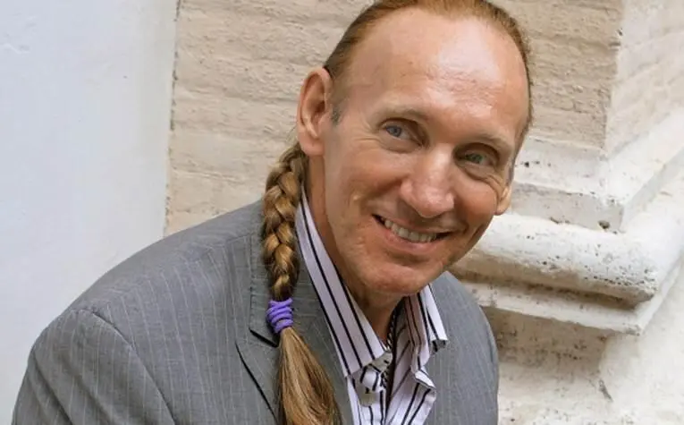 Gregory David Roberts born June 1952 is an Australian author most noted for - фото 2