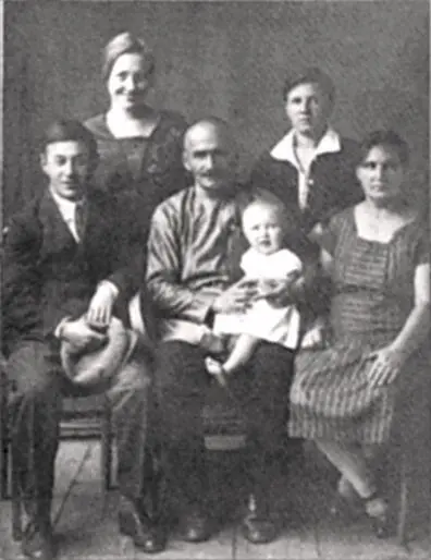 Борис Корнилов Ольга Берггольц Петр Тарасович Елизавета и Таисия Михайловна - фото 16