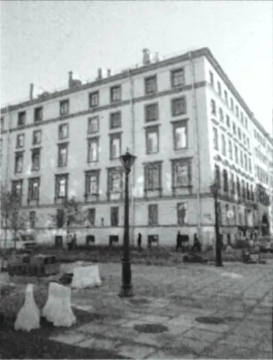 Дом на канале Грибоедова где с 1934 по 1937 год жили Люся и Борис Корнилов Их - фото 27