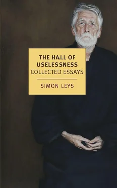 Simon Leys The Hall of Uselessness: Collected Essays обложка книги