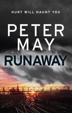 Peter May Runaway обложка книги