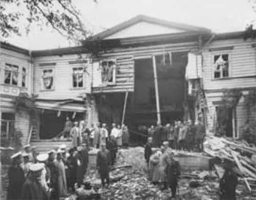 Дача Столыпина после взрыва 1225 августа 1906 г Несмотря на страдания - фото 22
