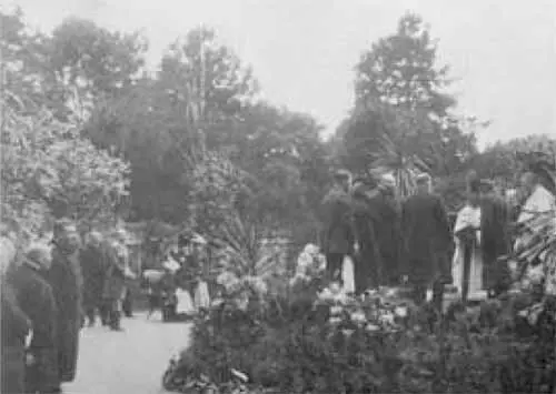 П А Столыпин 12 августа 1907 г на закладке памятника погибшим 12 августа - фото 23