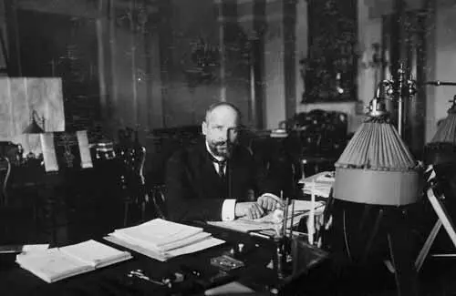 П А Столыпин в своем кабинете Зимнем дворце 1907 г Если выступая в - фото 26