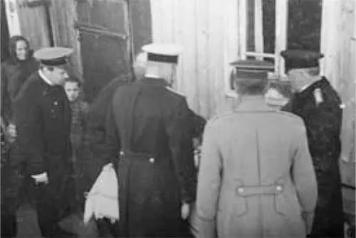 П А Столыпин осматривает образцы овощей хуторских огородов близ Москвы - фото 36