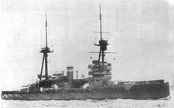 Линейные корабли Нептун вверху и Геркулес Геркулес в 1914 г Носовая - фото 107