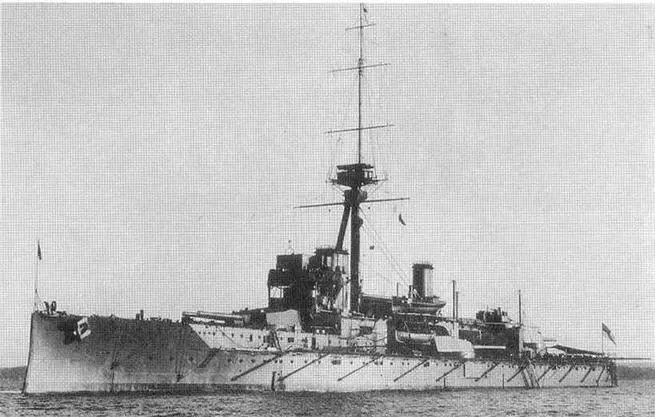 Линейные корабли Нептун вверху и Геркулес Геркулес в 1914 г Носовая - фото 108