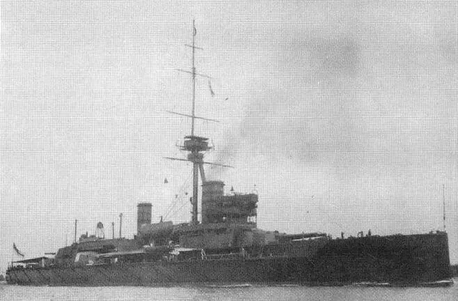 Геркулес в 1914 г Носовая дымовая труба удлиннена в 1912 г видна - фото 109