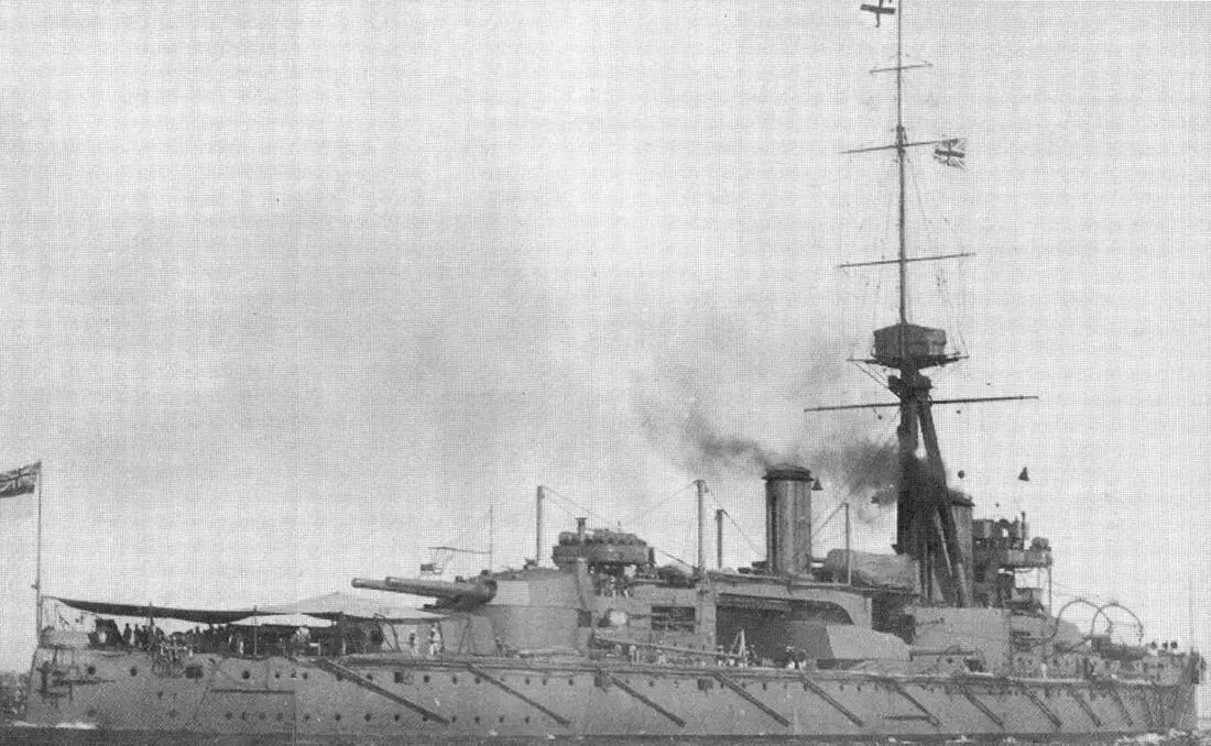 Линейный корабль Геркулес Лето 1911 г Обратите внимание на четыре парных - фото 89