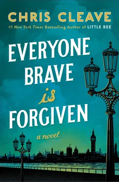 Chris Cleave Everyone Brave is Forgiven обложка книги