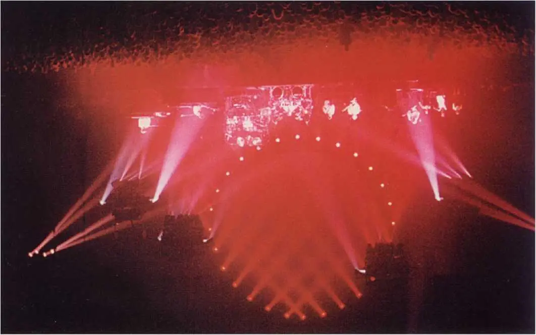 Концерт Delicate Sound Of Thunder 1989 Pink Floyd и гастрольная команда - фото 70