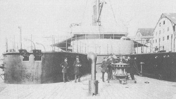 Монитор Devastation в доке вверху на юте корабля и в 1894 г во время - фото 60