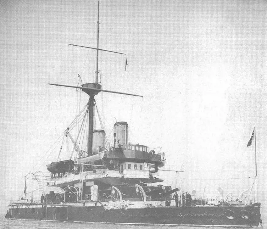 Devastation в 1897 г и Thunderer в 1900 г во время шторма - фото 62