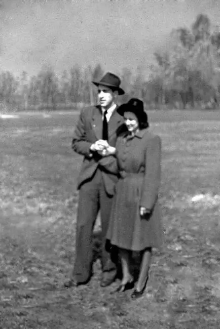 Дж Д и Сильвия Сэлинджер октябрь 1945 года Дж Д и Сильвия Сэлинджер в - фото 71