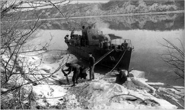 74 Установка М824 смонтированная на катере Зима 1944 года Днепровская - фото 102