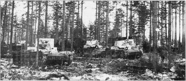 72 Танки Т26 35й танковой бригады выдвигаются на рубеж атаки Февраль 1940 - фото 98