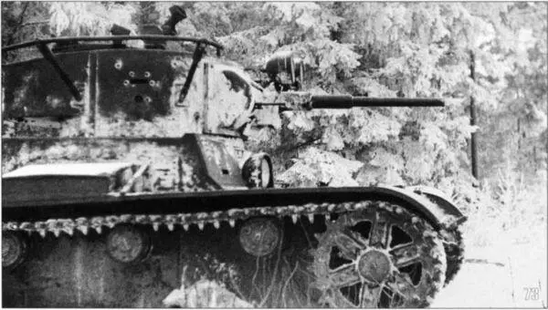 73 Танк Т26 образца 1933 года с поручневой антенной зенитной турелью П40 и - фото 99
