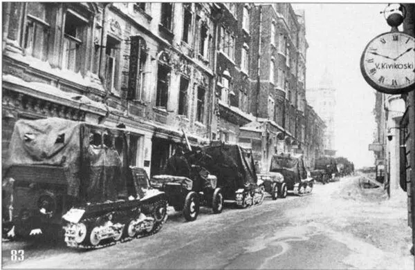 83 Бронированные тягачи Комсомолец на улице Выборга 13 марта 1940 года - фото 109