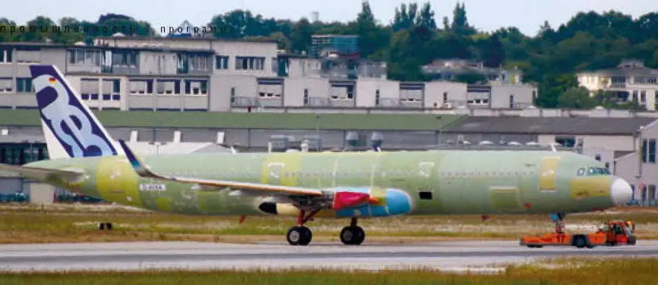 Первый прототип A321neo был выкачен со сборки на заводе в Гамбурге в начале - фото 18