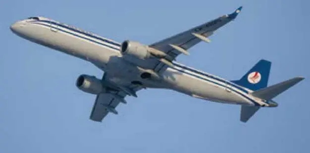 Один из двух новых 107местных Embraer E195LR поступивших в апрелемае 2014 г - фото 21