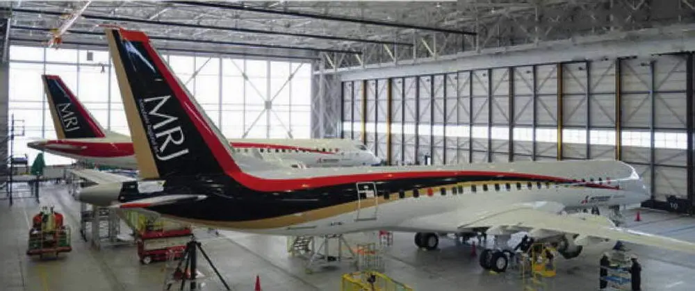 Первый и второй опытные MRJ90 в ангаре компании Mitsubishi Aircraft Corp в - фото 29