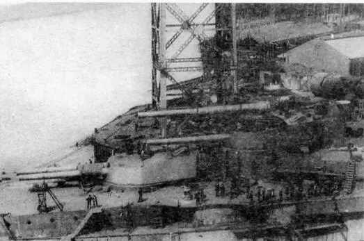 Бархэм у достроечной стенки 17 мая 1915 г вверху и 7 июня 1915 г - фото 10