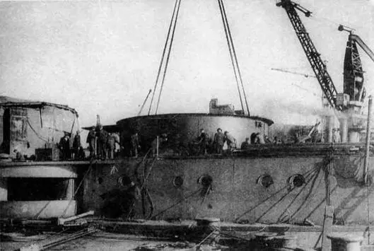 Бархэм у достроечной стенки 9 марта 1915 г Работы по монтажу приборов были - фото 9