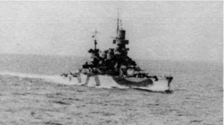 Андреа Дориа в боевом походе Май 1942 г вверху Конте ди Кавур во время - фото 37