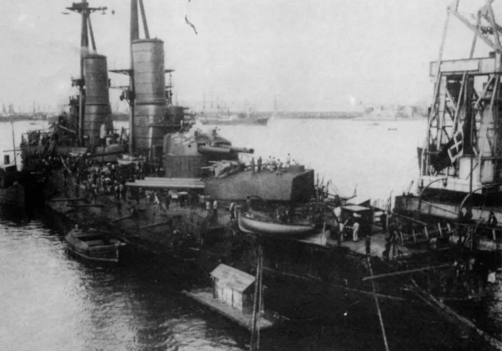 Линейный корабль Кайо Дуилио на достройке в Генуе 1915 г Кайо Дуилио - фото 57