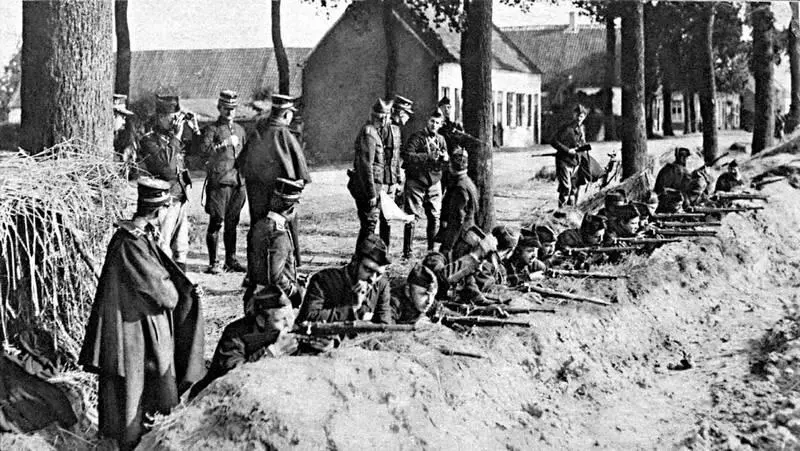 8 Бельгийские войска во время немецкого вторжения держат оборону на реке Нете - фото 39