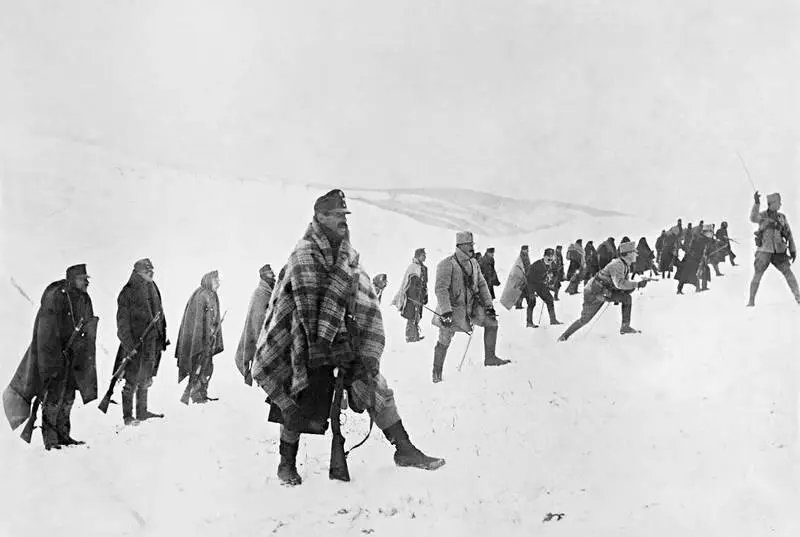 15 Наступление австрийских войск в Карпатах зимой 191415 г Everett - фото 46