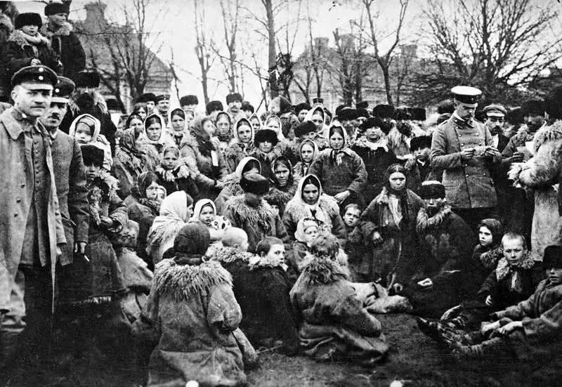 17 Еврейские беженцы в России во время немецкого наступления Library of - фото 48