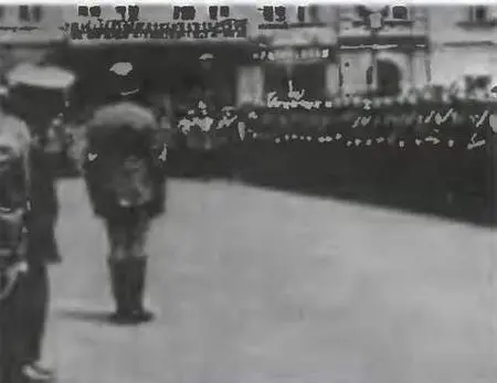 Немцы в Киеве Японцы во Владивостоке Подобная позиция не могла не вызвать - фото 21
