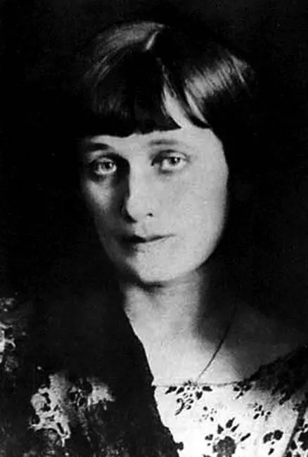 Анна Ахматова 1924 г Знайте что я обладаю способностью вести воображаемую - фото 40