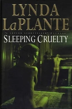 Lynda Plante Sleeping Cruelty обложка книги