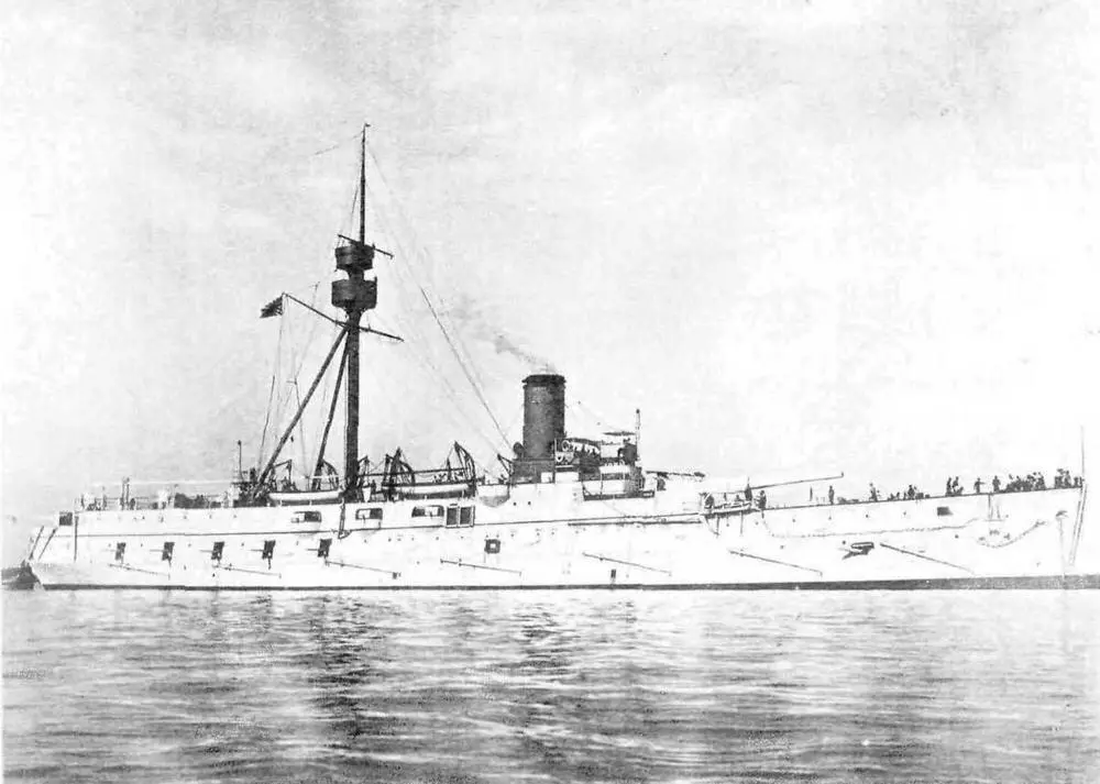 Крейсер Ицукусима во время достройки в 1892 г вверху и в середине 1890х - фото 29