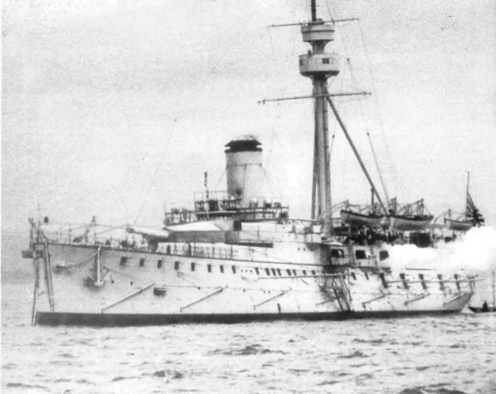 На фото слева крейсер Ицукусима в конце 1890х гг Крейсер Ицукус - фото 30