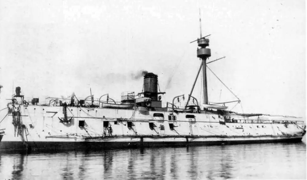 Крейсер Мацусима во время достройки в 1892 г 2 фото вверху и в конце - фото 34