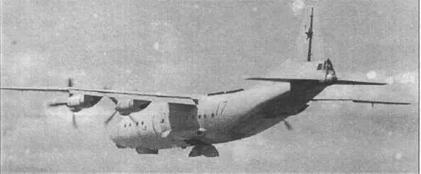 Взлетает Ан12Б ВВС России Кубинка май 1994 г Гражданский вариант Ан12БК - фото 10