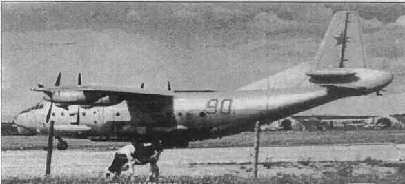 Постановщик помех Ан12ПП на аэродроме Домна ЗабВО Выводные трубы для - фото 25