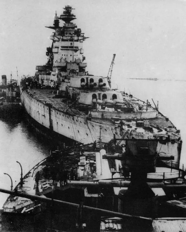 Нельсон во время разборки Март 1949 г Фото сделано с кормы линейного - фото 82
