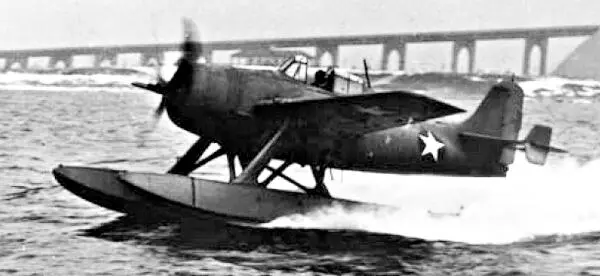 F4F3S на испытаниях 1943 г F4F4 Осенью 1941 г в производство запустили - фото 28