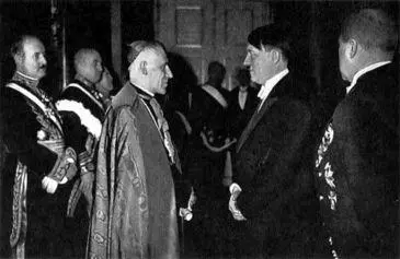 Гитлер и папа Пий XI 9 июля 1933 года между Германией и Ватиканом был подписан - фото 41