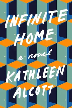 Kathleen Alcott Infinite Home обложка книги