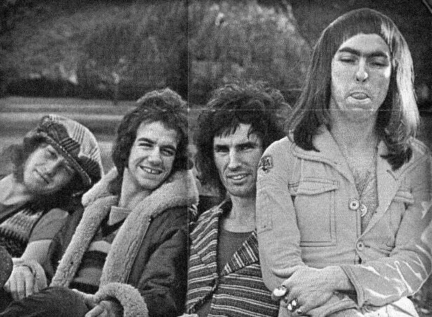 Slade Slade и их неподражаемый фронтмен Нодди Холдер в цилиндре подтяжках - фото 260