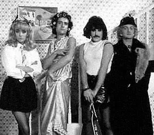 Queen Вчетвером они пели как хор играли как симфонический оркестр и давали - фото 269