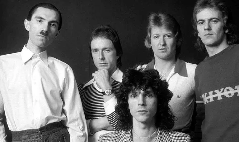 Sparks Увидев первое телевизионное выступление группы Sparks потрясенный Джон - фото 282