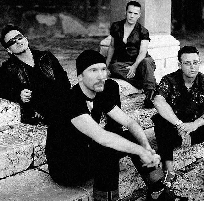 U2 Это теперь к ним так все привыкли что они стали как будто бы частью - фото 311