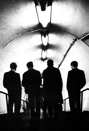 Joy Division Начали они на волне панка и англизированного ска но в отличие от - фото 318