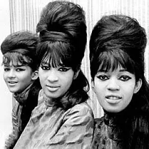 The Ronettes Впрочем были и другие подходы к музыке Одним из любимых тогда - фото 403